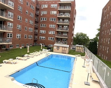 370 Westchester Avenue - Photo Thumbnail 5