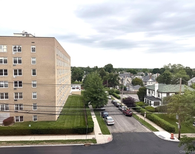 370 Westchester Avenue - Photo Thumbnail 9