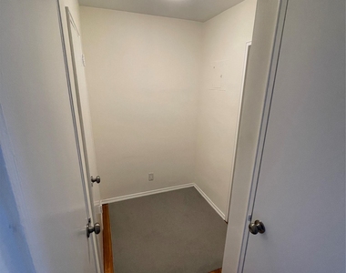 370 Westchester Avenue - Photo Thumbnail 8