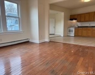 390 Main Street - Photo Thumbnail 2