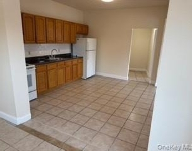 390 Main Street - Photo Thumbnail 1