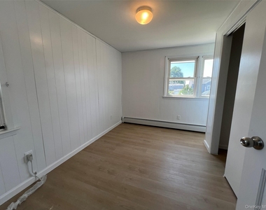 30 Castle Lane - Photo Thumbnail 12