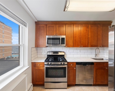 101 Gedney Street - Photo Thumbnail 2