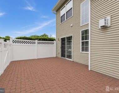 101 Wellington Park Drive - Photo Thumbnail 24