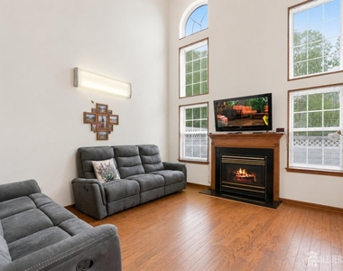 101 Wellington Park Drive - Photo Thumbnail 5