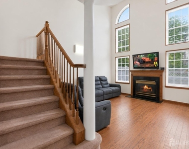 101 Wellington Park Drive - Photo Thumbnail 6