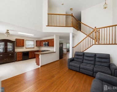 101 Wellington Park Drive - Photo Thumbnail 7