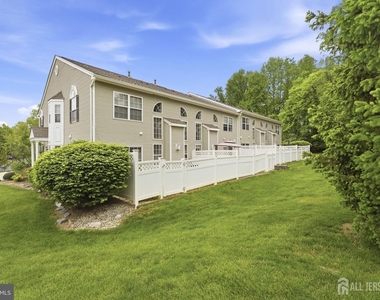 101 Wellington Park Drive - Photo Thumbnail 29