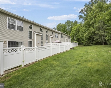 101 Wellington Park Drive - Photo Thumbnail 28