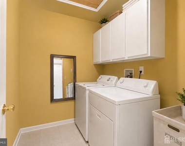 101 Wellington Park Drive - Photo Thumbnail 22