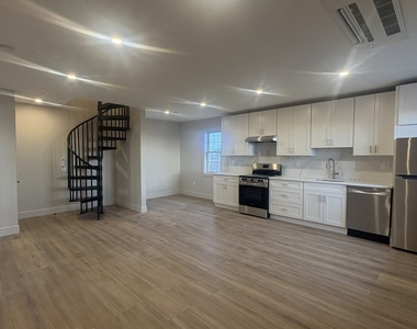 512 Beach 130th Street - Photo Thumbnail 3