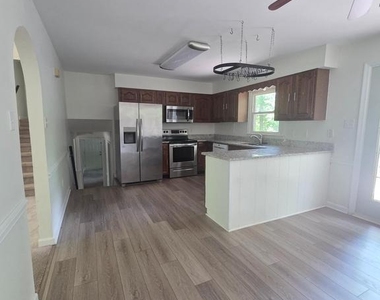 104 Crutchfield Circle - Photo Thumbnail 2
