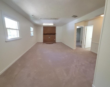 104 Crutchfield Circle - Photo Thumbnail 13