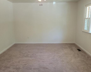 104 Crutchfield Circle - Photo Thumbnail 7