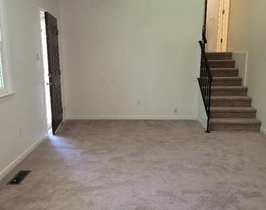 104 Crutchfield Circle - Photo Thumbnail 8