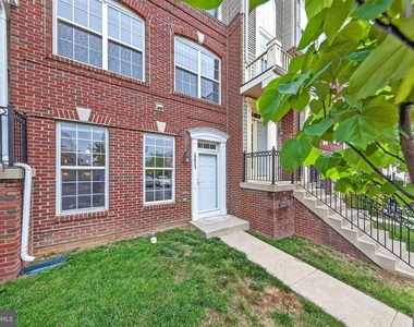 15825 John Diskin Circle - Photo Thumbnail 32