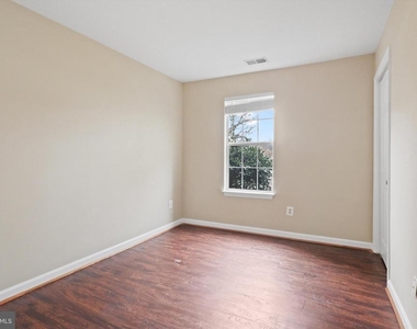 8058 Lisle Drive - Photo Thumbnail 15