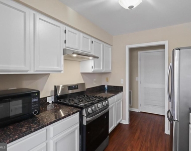 8058 Lisle Drive - Photo Thumbnail 12