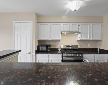 8058 Lisle Drive - Photo Thumbnail 11