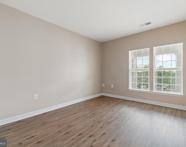 42496 Mayflower Terrace - Photo Thumbnail 17