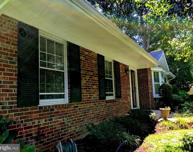 8702 Thunderbird Court - Photo Thumbnail 2