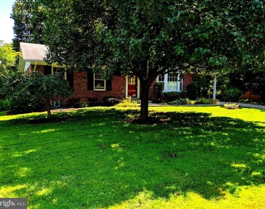 8702 Thunderbird Court - Photo Thumbnail 5