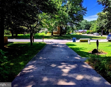 8702 Thunderbird Court - Photo Thumbnail 4