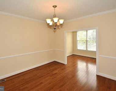 9425 Van Arsdale Drive - Photo Thumbnail 4