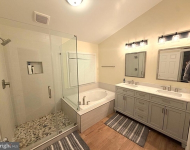 9425 Van Arsdale Drive - Photo Thumbnail 13