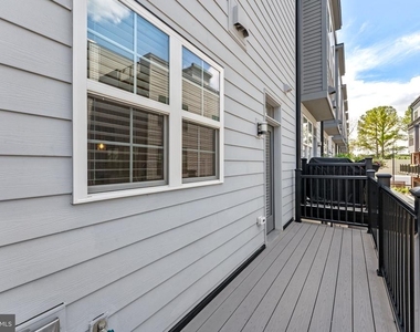 1876 Michael Faraday Drive - Photo Thumbnail 19