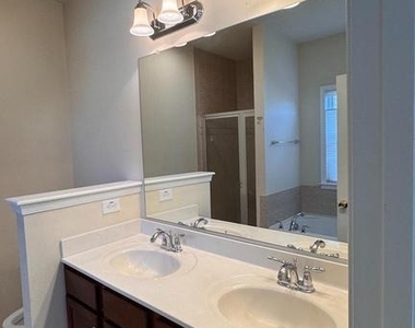 110 Gate Stone Lane - Photo Thumbnail 15
