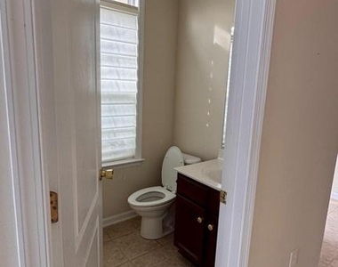 110 Gate Stone Lane - Photo Thumbnail 10