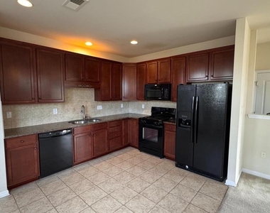 110 Gate Stone Lane - Photo Thumbnail 4