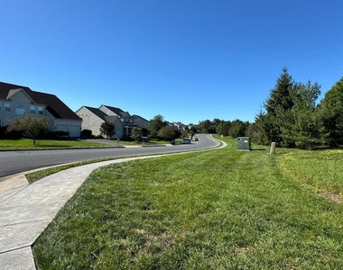 110 Gate Stone Lane - Photo Thumbnail 32