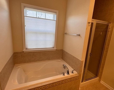 110 Gate Stone Lane - Photo Thumbnail 16
