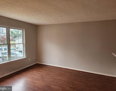 121 Deer Hill Court - Photo Thumbnail 9
