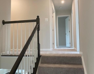 1009 Headquarters Way - Photo Thumbnail 6