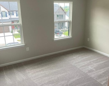 1009 Headquarters Way - Photo Thumbnail 12
