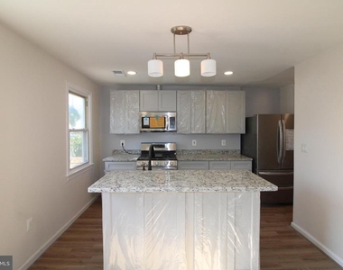 24 E Reed Avenue - Photo Thumbnail 2