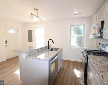24 E Reed Avenue - Photo Thumbnail 1