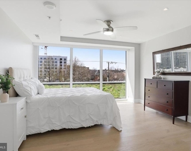 925 N Fairfax Street - Photo Thumbnail 18
