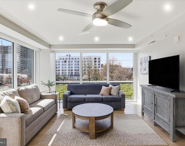 925 N Fairfax Street - Photo Thumbnail 14