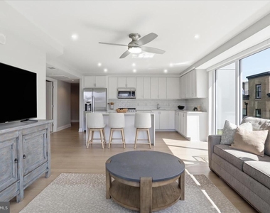 925 N Fairfax Street - Photo Thumbnail 16