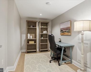 925 N Fairfax Street - Photo Thumbnail 6