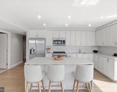 925 N Fairfax Street - Photo Thumbnail 11