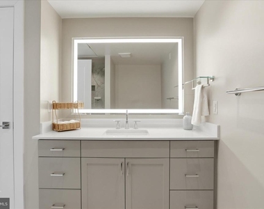 925 N Fairfax Street - Photo Thumbnail 21