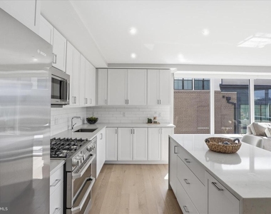 925 N Fairfax Street - Photo Thumbnail 9