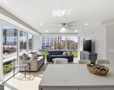 925 N Fairfax Street - Photo Thumbnail 10