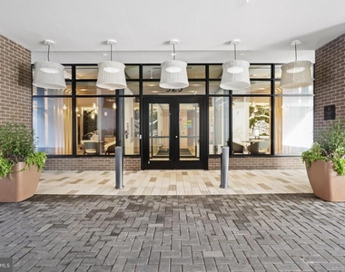 925 N Fairfax Street - Photo Thumbnail 2