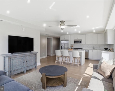 925 N Fairfax Street - Photo Thumbnail 17